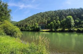 Gorski kotar, Blaževci - lijepa uređena kuća sa okućnicom udaljena 50 m od rijeke Kupe, Vrbovsko, Casa