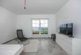 Crikvenica- 2S+DB- 63.88m2- prekrasan pogled, 2 terase, parking i okućnica, Crikvenica, Flat