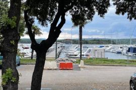 Otok Krk-Punat, prvi red do mora, 180 m2, Punat, Famiglia