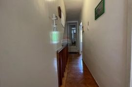 Otok Krk-Punat, prvi red do mora, 180 m2, Punat, Casa