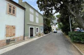 Otok Krk-Punat, prvi red do mora, 180 m2, Punat, Maison