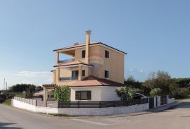 Istra,Premantura,vila sa bazenom na odličnoj lokaciji!, Medulin, House