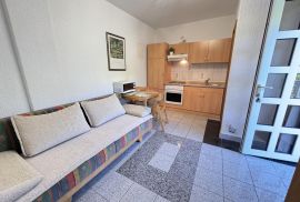 OTOK KRK,GRAD KRK-bliža okolica kuća sa pet apartmana, Krk, House