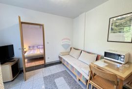 OTOK KRK,GRAD KRK-bliža okolica kuća sa pet apartmana, Krk, Дом