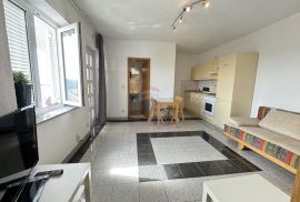 OTOK KRK,GRAD KRK-bliža okolica kuća sa pet apartmana, Krk, Maison