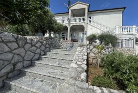 OTOK KRK,GRAD KRK-bliža okolica kuća sa pet apartmana, Krk, Kuća