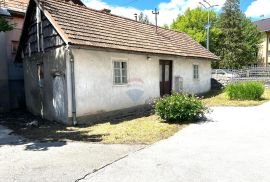 Gospić, kuća sa zemljištem i gospodarskom zgradom, Gospić, Casa