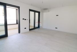 POREČ, centar- stan s garažom u novogradnji, Poreč, Flat