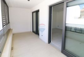 POREČ, centar- stan s garažom u novogradnji, Poreč, Appartment