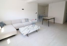 POREČ, centar- moderan stan s garažom, Poreč, Appartement