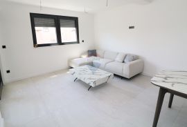 POREČ, centar- moderan stan s garažom, Poreč, Appartement