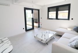 POREČ, centar- moderan stan s garažom, Poreč, Appartement