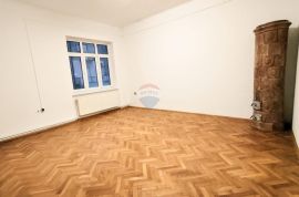 Karlovac; Zvijezda stan 4S+DB od 258 m2 pogodan za poslovne djelatnosti, Karlovac, Appartement