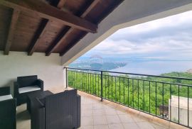 OPATIJA,BREGI- kuća 395.45 m2 na parceli 860 m2 sa pogledom na more, Matulji, Famiglia