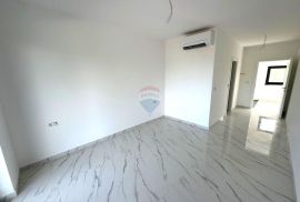 Rovinj,7km,luksuzna moderna dvojnica sa grijanim bazenom i 650m2 okućnice, Rovinj, Casa