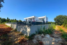 Rovinj,7km,luksuzna moderna dvojnica sa grijanim bazenom i 650m2 okućnice, Rovinj, Casa