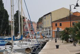 Novigrad centar, stan 73 m2 prvi red do mora, Novigrad, شقة