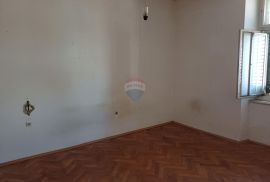 Istra, Pula stan u centru za adaptaciju 72,90 m2, Pula, Flat