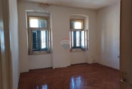 Istra, Pula stan u centru za adaptaciju 72,90 m2, Pula, Flat