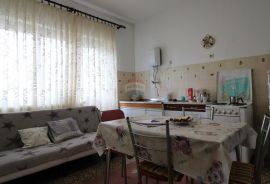 Pula, Monte Zaro, prodaje se dvosoban stan na drugom katu, Pula, Appartement