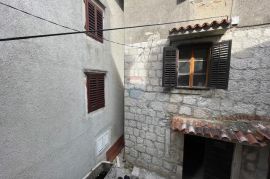 Cres,Grad Cres, autohtona kuća 65 m2, 150 m od gradske rive, Cres, Σπίτι