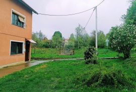 Karlovačka županija , Plaški - Kuća sa okućnicom, Plaški, House