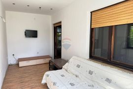 OTOK KRK-etaža obiteljske kuće, Krk, Apartamento