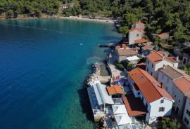 Otok Cres,Valun,stara primorska kuća,127 m2,10 m od mora, Cres, Famiglia