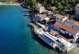 Otok Cres,Valun,stara primorska kuća,127 m2,10 m od mora, Cres, بيت