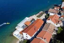 Otok Cres,Valun,stara primorska kuća,127 m2,10 m od mora, Cres, Ev