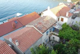 Otok Cres,Valun,stara primorska kuća,127 m2,10 m od mora, Cres, Ev