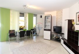 Istra, Novigrad, stan s pogledom na more i garažom, 1. kat, Novigrad, Appartment