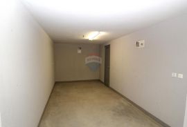 Istra, Novigrad, stan s pogledom na more i garažom, 1. kat, Novigrad, Apartamento