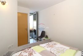 Istra, Novigrad, stan s pogledom na more i garažom, 1. kat, Novigrad, Apartamento