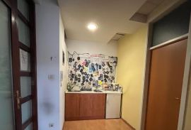 Poreč centar, poslovni prostor 92 m2, Poreč, Ticari emlak