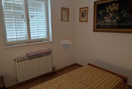 Baška - etaža kuće 80 m2, okućnica, Baška, Flat