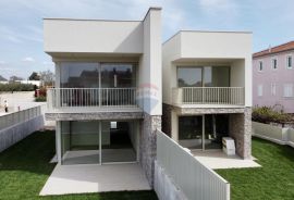 Novigrad okolica, dvoetažni stan 200 m od mora, Novigrad, Flat