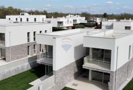 Novigrad okolica, dvoetažni stan 200 m od mora, Novigrad, Appartement