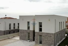 Novigrad okolica, dvoetažni stan 200 m od mora, Novigrad, Flat