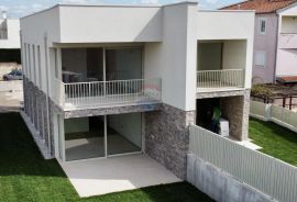 Novigrad okolica, dvoetažni stan 200 m od mora, Novigrad, Appartement