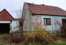 Karlovačka županija,Plaški - Kuća sa dvije dvorišne zgrade i građevinskim zemljištem, Plaški, House