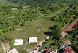 ISTRA, PIĆAN - Gr. zemljište 2000m2 + Polj. 4000m2, započeta gradnja, Pićan, Земля