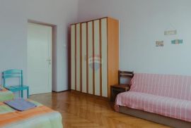 Rijeka, Centar, 4S kl. stan s liftom, Rijeka, Appartment