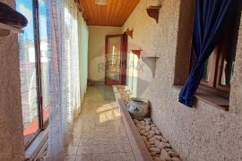 Istra, Pula, velika kuća za renoviranje, Pula, House