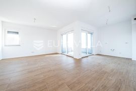 Stupnik, trosoban stan NKP 84 m2, NOVOGRADNJA, Appartement