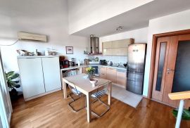 KASTAV - trosobni stan s garažom, Kastav, Apartamento