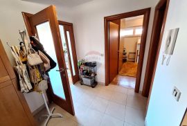 KASTAV - trosobni stan s garažom, Kastav, Apartamento