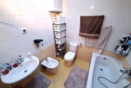 KASTAV - trosobni stan s garažom, Kastav, Apartamento