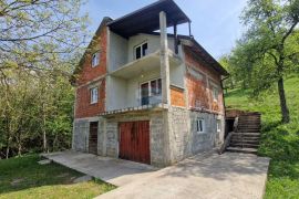 Gorski Kotar, Plemenitaš - samostojeća kuća na prostranoj okućnici 5522 m2, Vrbovsko, Casa