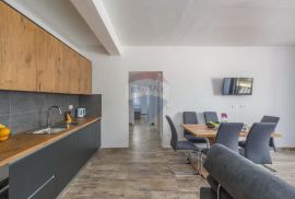 Istra, Poreč okolica moderna apartmanska kuća sa 5 stambenih jedinica, Poreč, Kuća